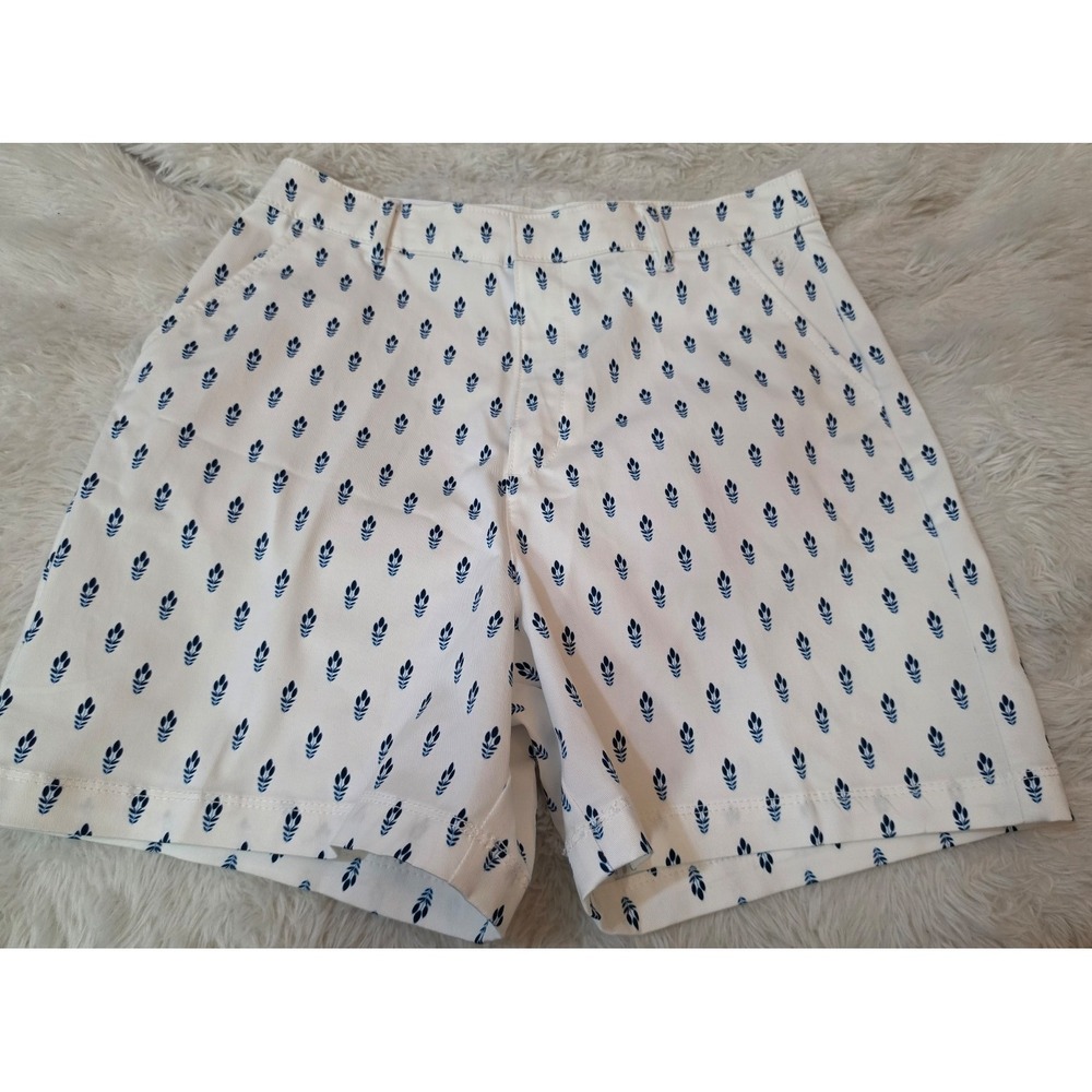 NWT IZOD Performance Women's Golf Shorts Size 8 Leaf Print White Blue 17.5"